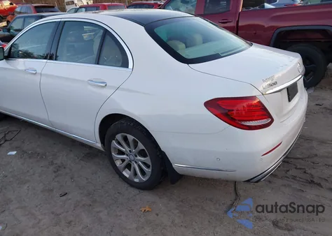 2017 Mercedes-Benz E 300 4Matic z USA, uszkodzony, nr VIN WDDZF4KB9HA125246